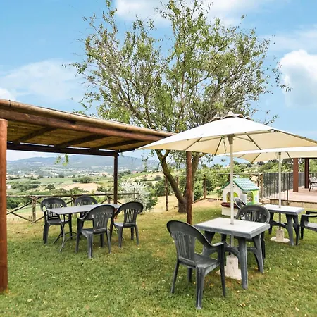 Schönes Haus Mit 1 Schlafzimmer In Frazione Marcellano