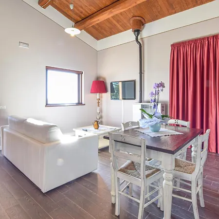 Schönes Haus Mit 1 Schlafzimmer In Frazione *