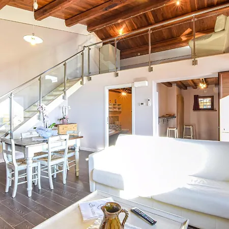Schönes Haus Mit 1 Schlafzimmer In Frazione Ferienhaus Marcellano