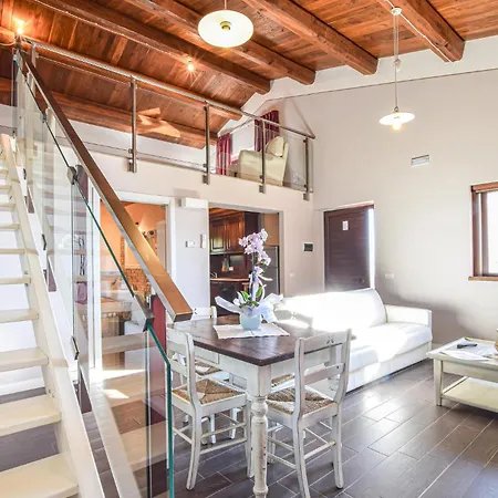 Schönes Haus Mit 1 Schlafzimmer In Frazione