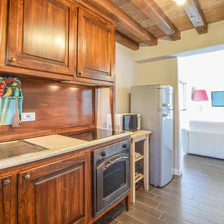 Schönes Haus Mit 1 Schlafzimmer In Frazione Ferienhaus Marcellano