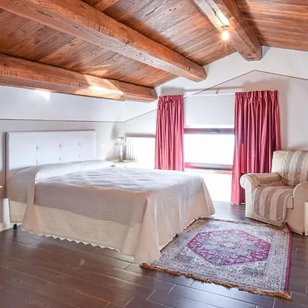 Schönes Haus Mit 1 Schlafzimmer In Frazione Ferienhaus Marcellano